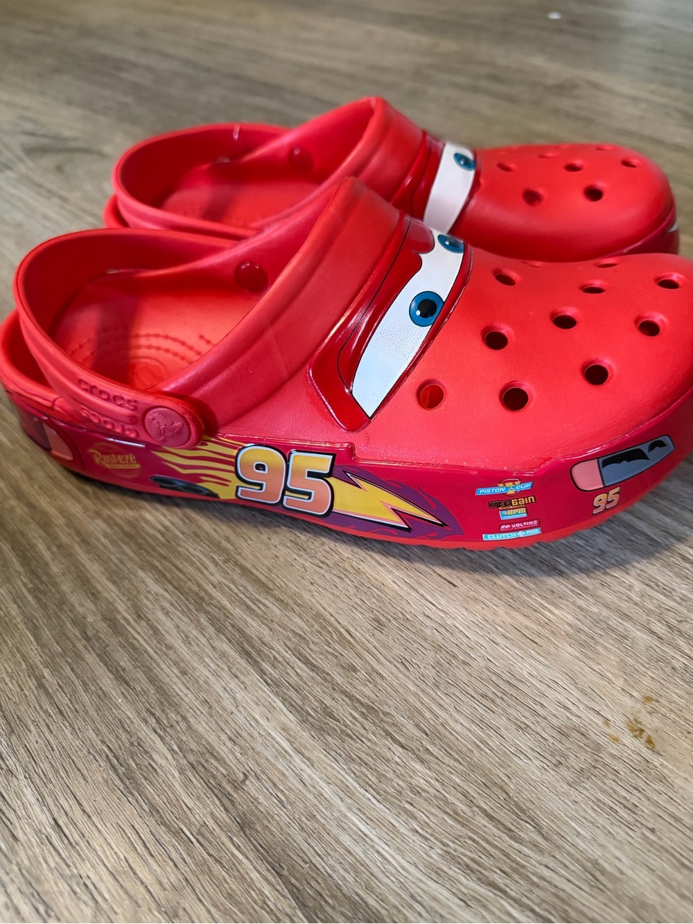 CROCS men’ size 6 lightening McQueen